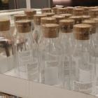 透明塑料门帘发黄太丑了，网上学的清洁方法都很鸡肋