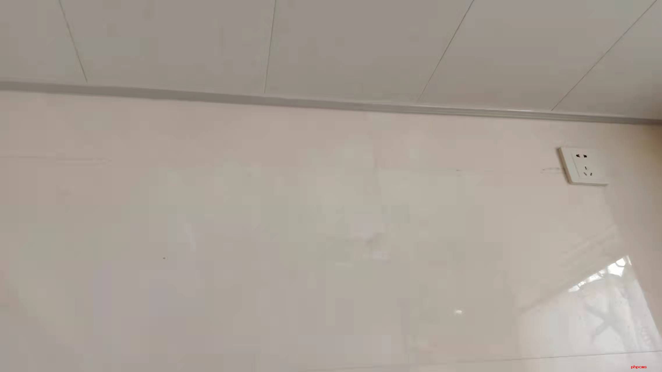 瓷砖怎么看质量好不好？轻轻的敲击一下瓷砖的表面就能知道了