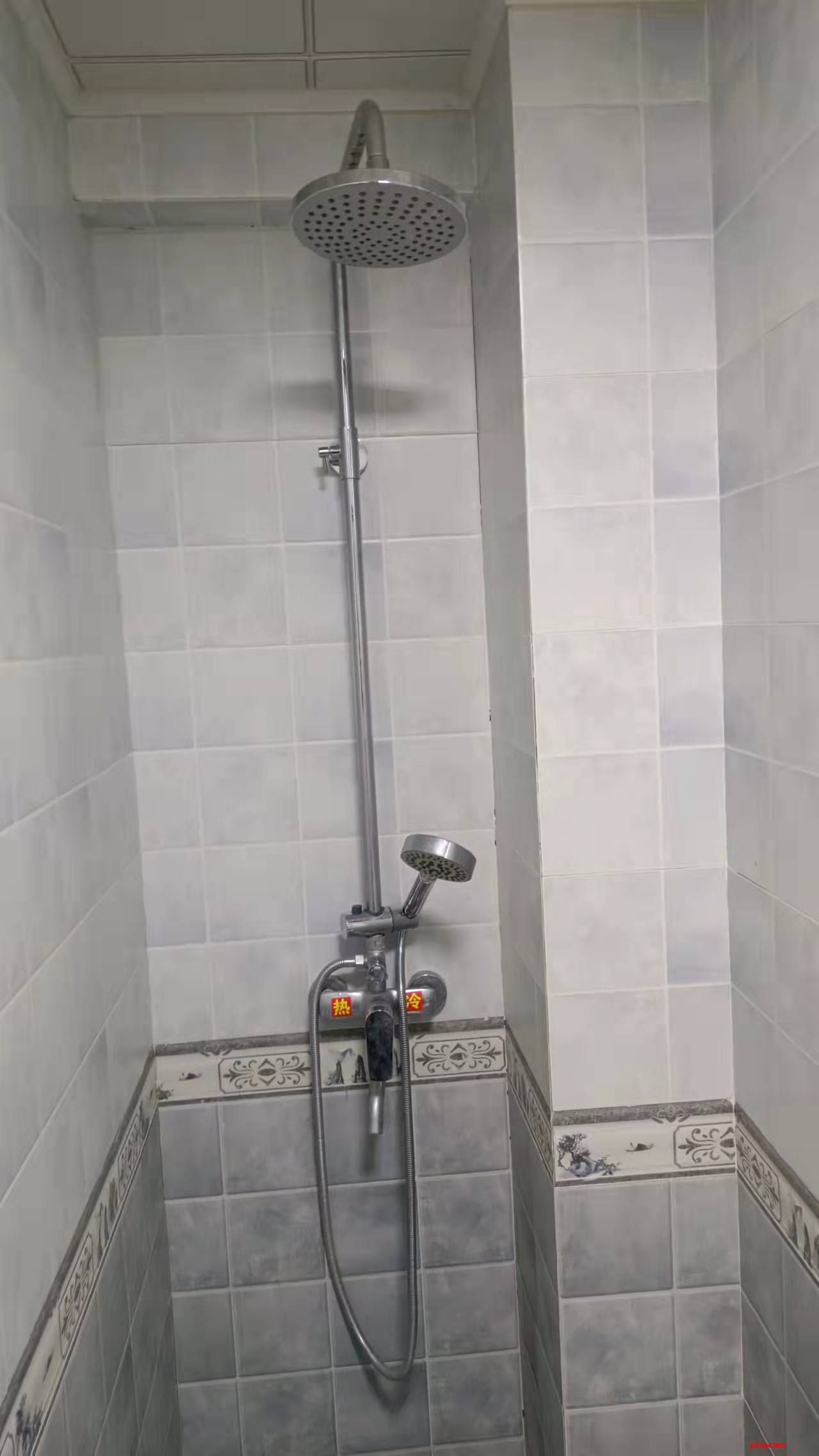 卫生间淋浴房方的好还是弧的好？有框与无框哪个更好？
